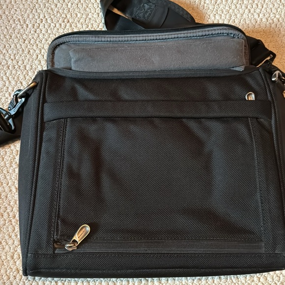 Briggs and Riley computer bag - Picture 7 of 16